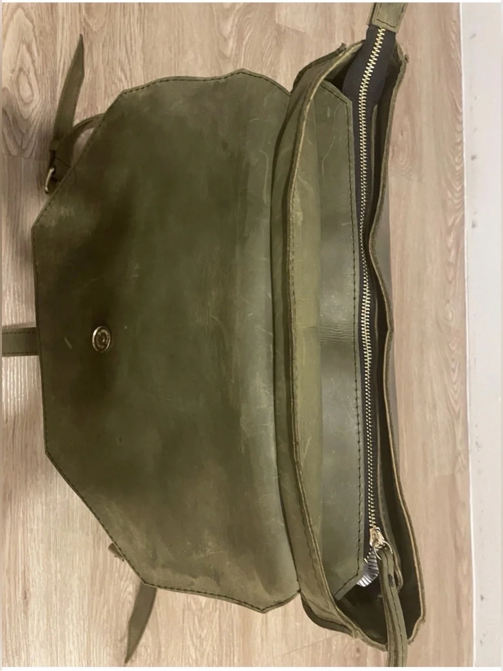 Raven+Lily Stylish Olive Green Men's leather Backpack with Front Pockets